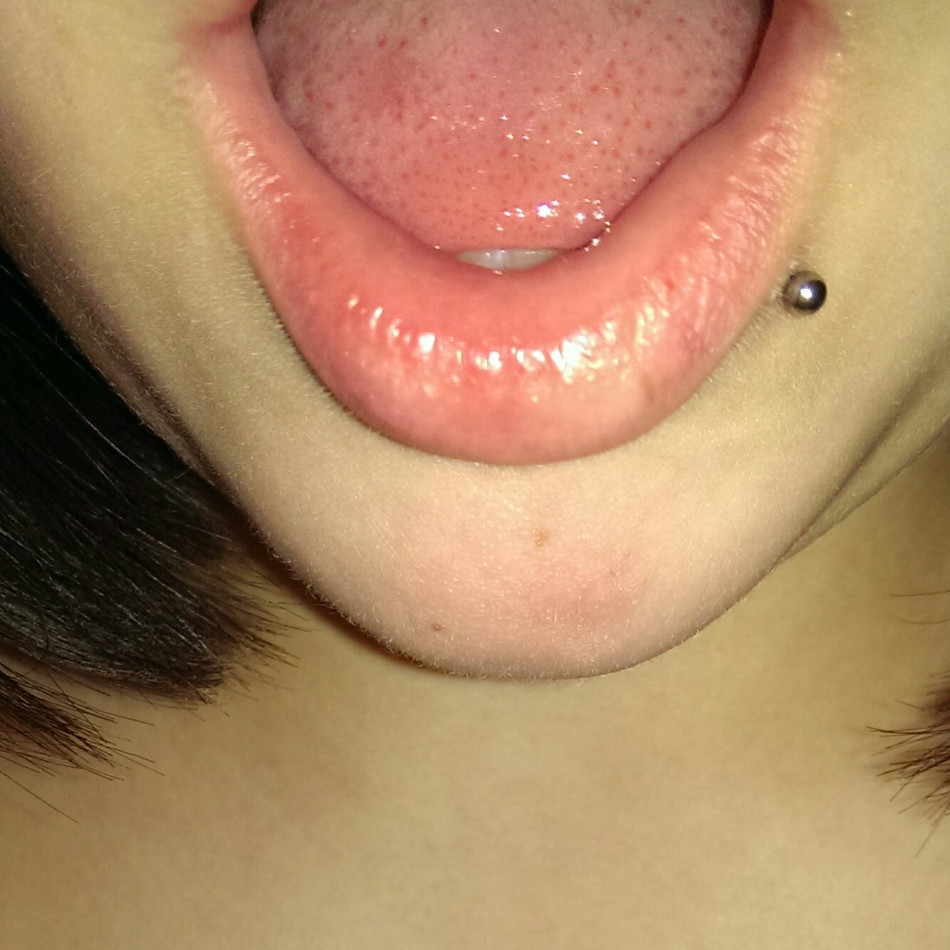 labret piercing kürzen obwohl es geschwollen ist? (Lippe labret piercing kürzen obwohl es geschwollen ist? (Lippe
