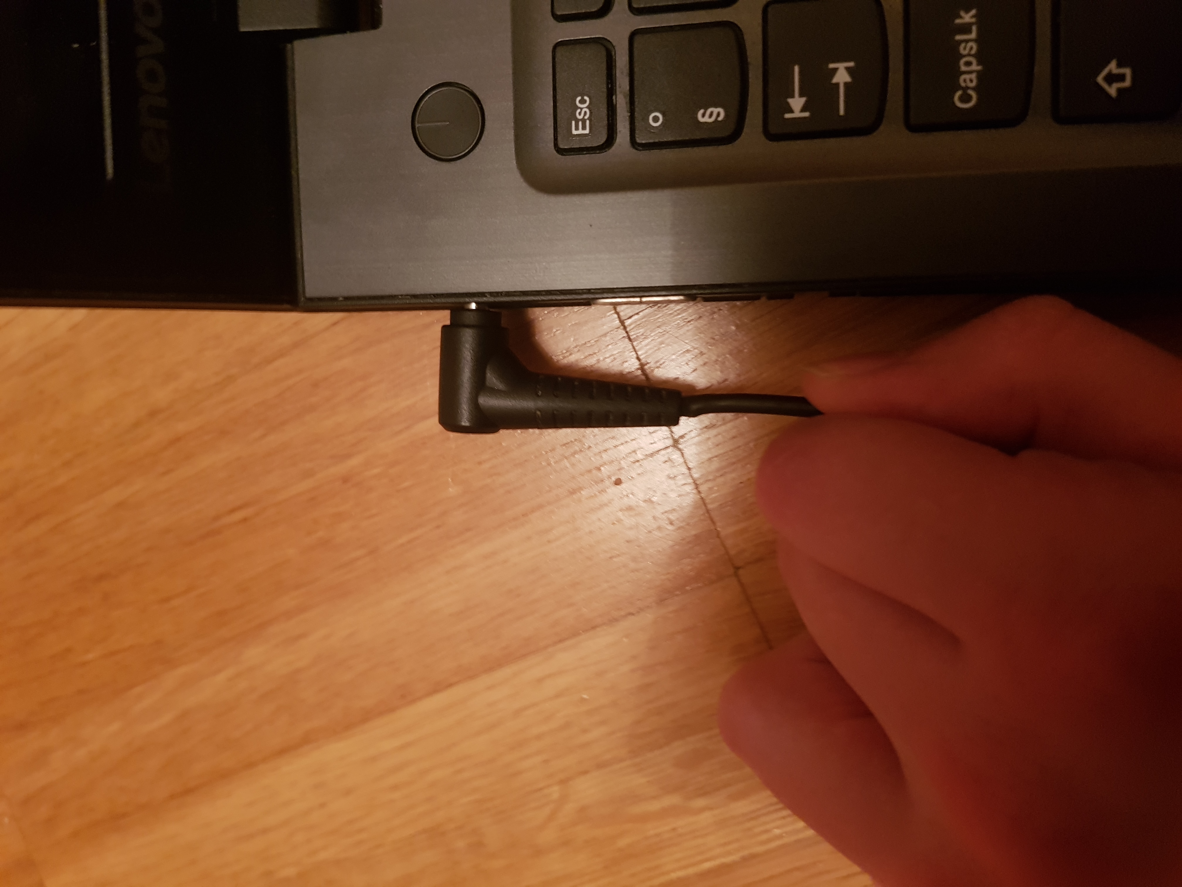 Ladekabel Am Laptop Stecker Kaputt