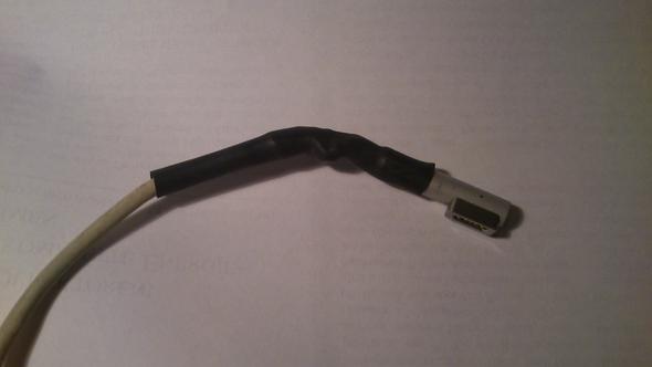 ladeKABEL für Macbook pro 13" kaputt. muss ich ein neues kaufen ....?