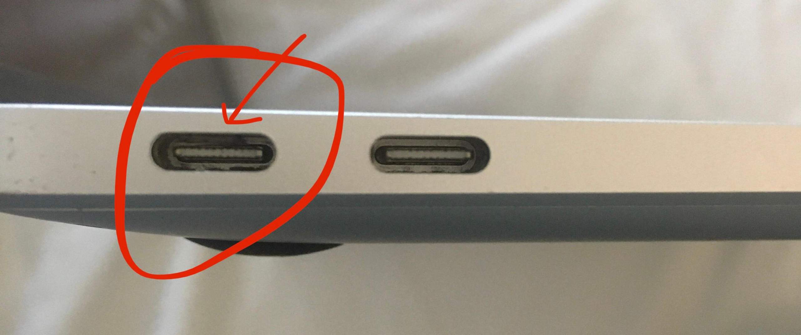 Ladeport von macbook air verstopft verbogen wie sauber machen technik informatik it 