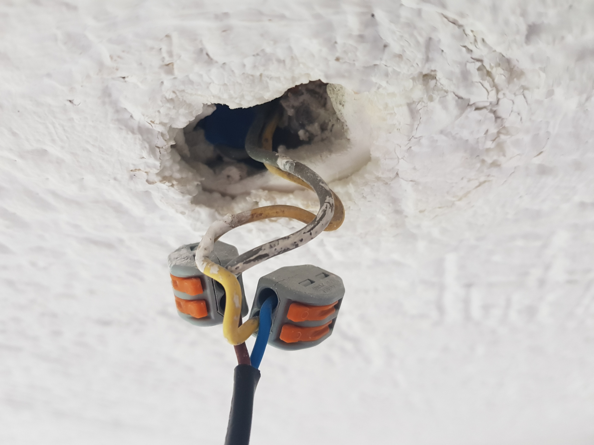 Lampe an Decke befestigen? (Computer, Technik, Technologie)