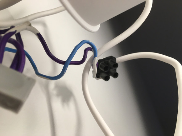 Lampe Aufhängen 2x Braunes Und 1x Blaues Kabel Elektrizität Lampe Aufhängen 2x Braunes Und 1x Blaues Kabel Elektrizität