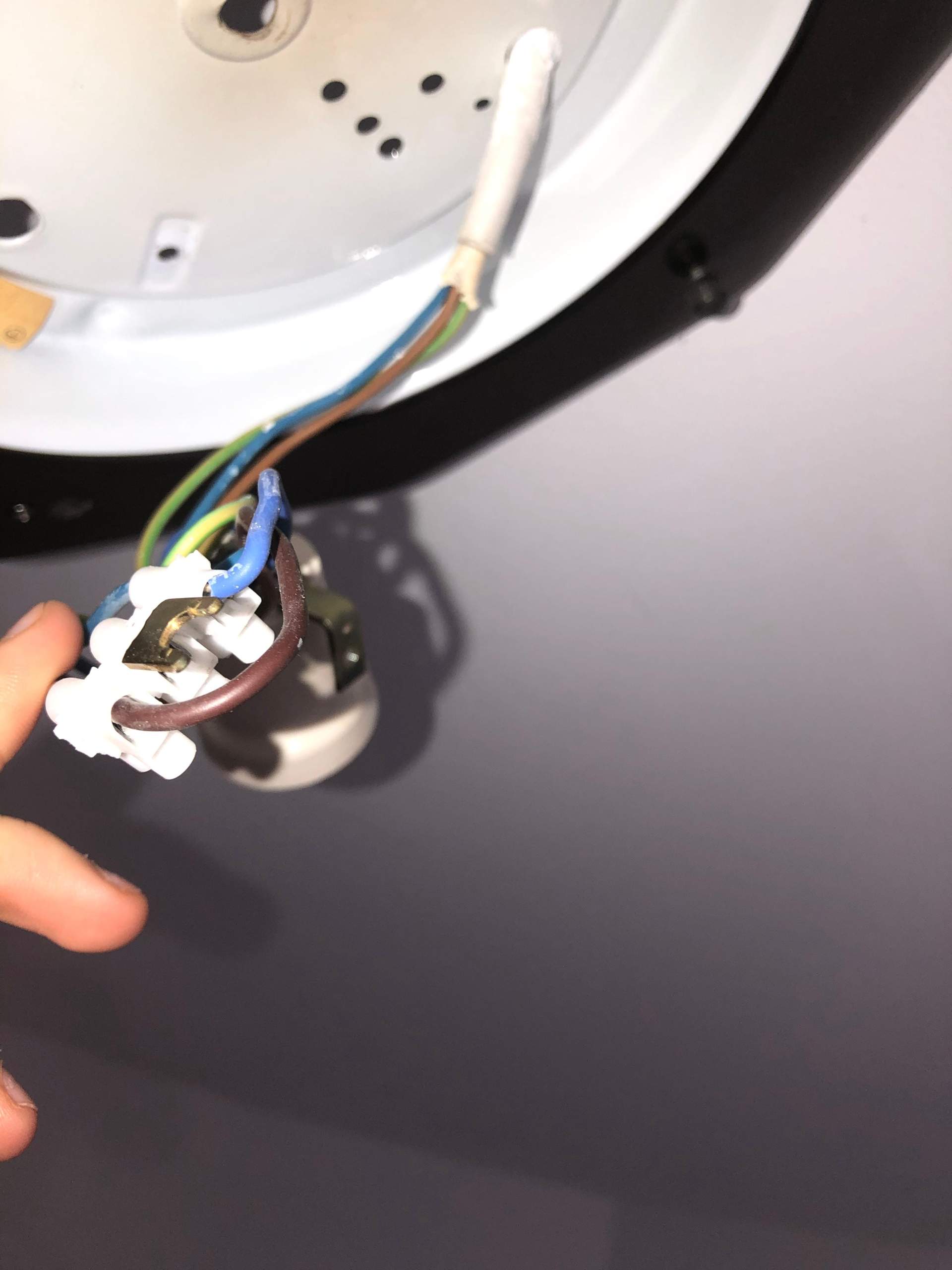 Lampenschirm abmontieren? (Technik, Technologie, Strom)