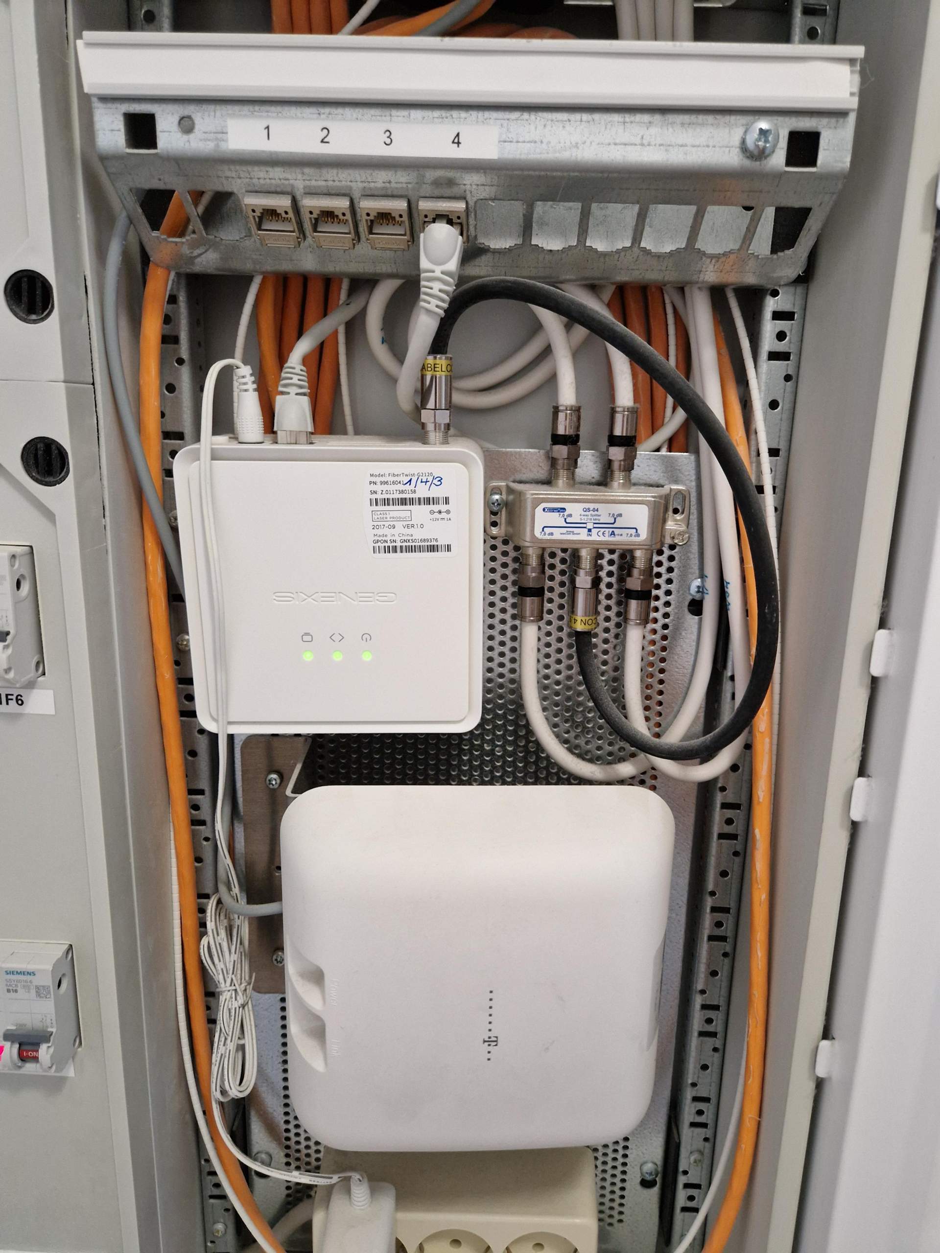 LAN Anschluss Erweitern Internet Netzwerk Router lan-anschluss-erweitern-internet-netzwerk-router