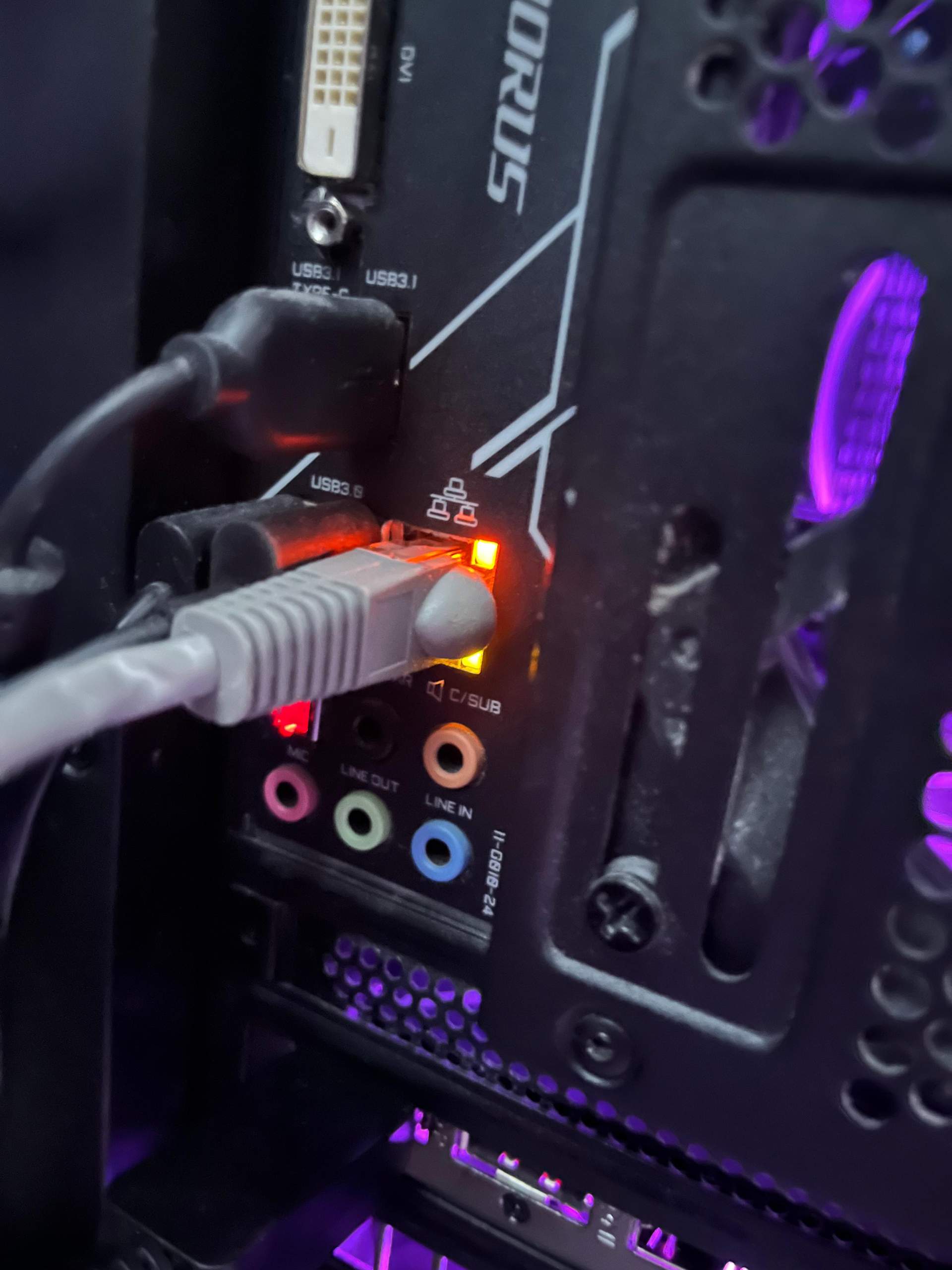 Rot Pc lan leuchtet orange und rot? (Computer, PC, Internet)