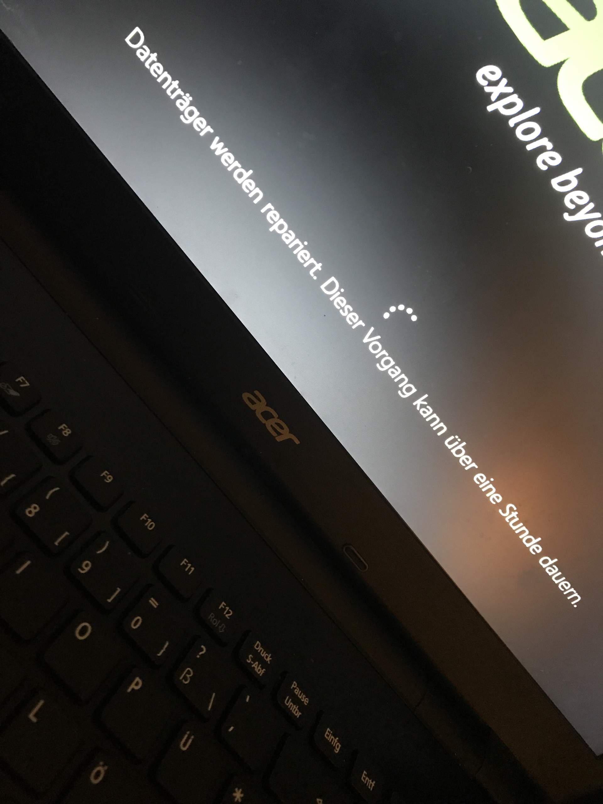 (Laptop) Datenträger werden repariert. Dieser Vorgang kann über eine