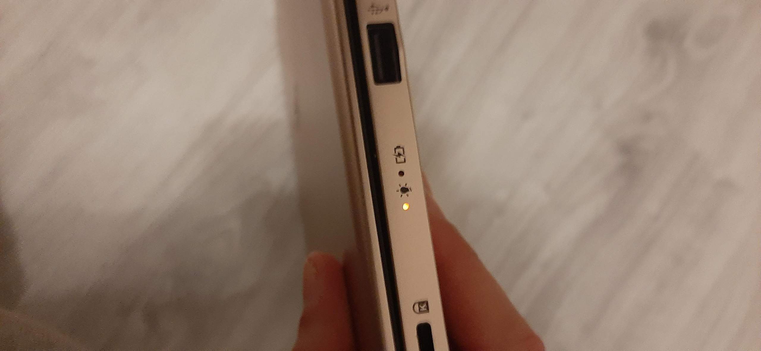 Laptop Geht Nicht Mehr An Keine Lampe Leuchtet