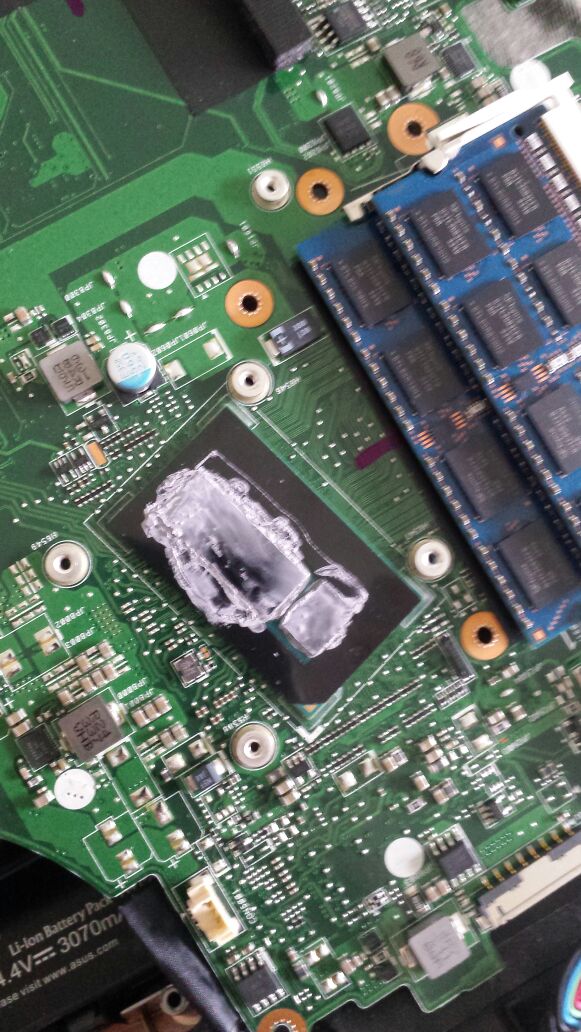 Laptop Geht Nicht Mehr An Mainboard Macht Komische Klickgerausche Computer Pc Problem