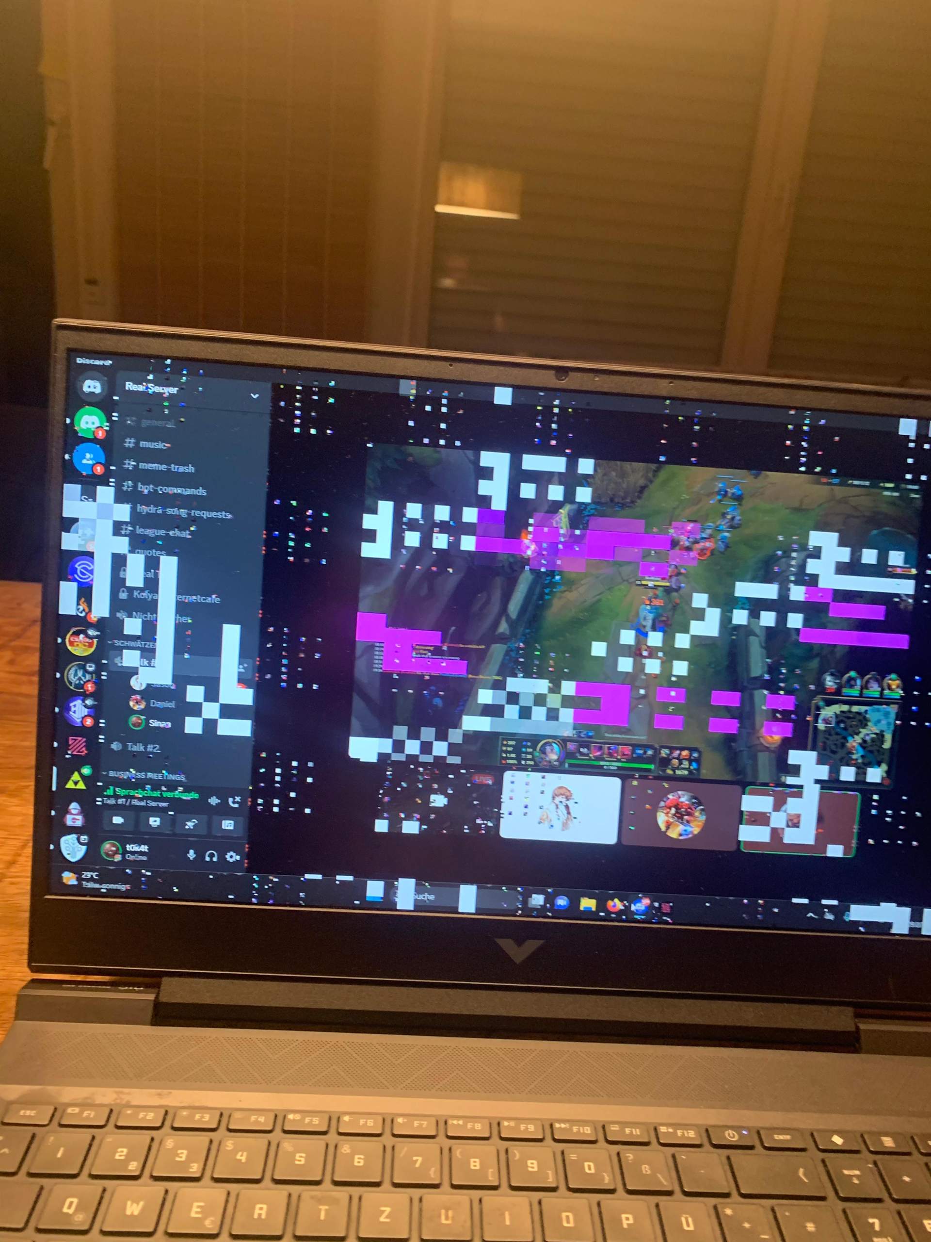 Laptop Hat Sich Aufgehängt Was Tun Laptop hat komischen bug? (PC, Gaming PC, Bildschirm)