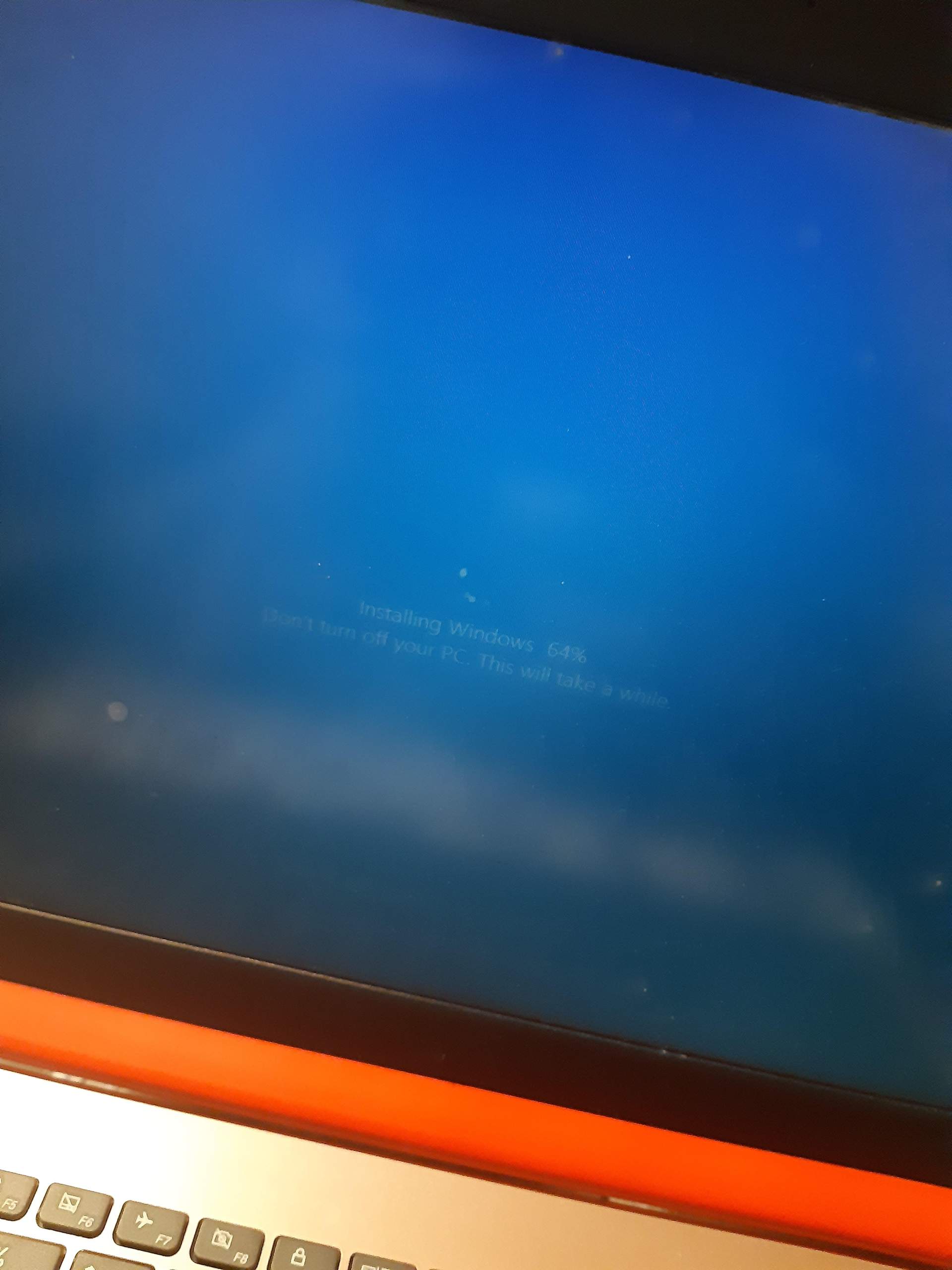 Pc Startet Kurz Und Geht Wieder Aus Laptop startet immer wieder neu und hängt in Update fest? (Computer