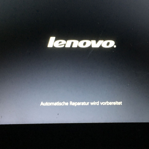 Direkt nach dem Startbild (einfach nur Lenovo) - (Computer, PC, Laptop)
