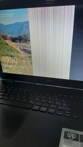 Laptopbildschirm Nach Schlag Kapput Technik Computerproblem Laptop Problem