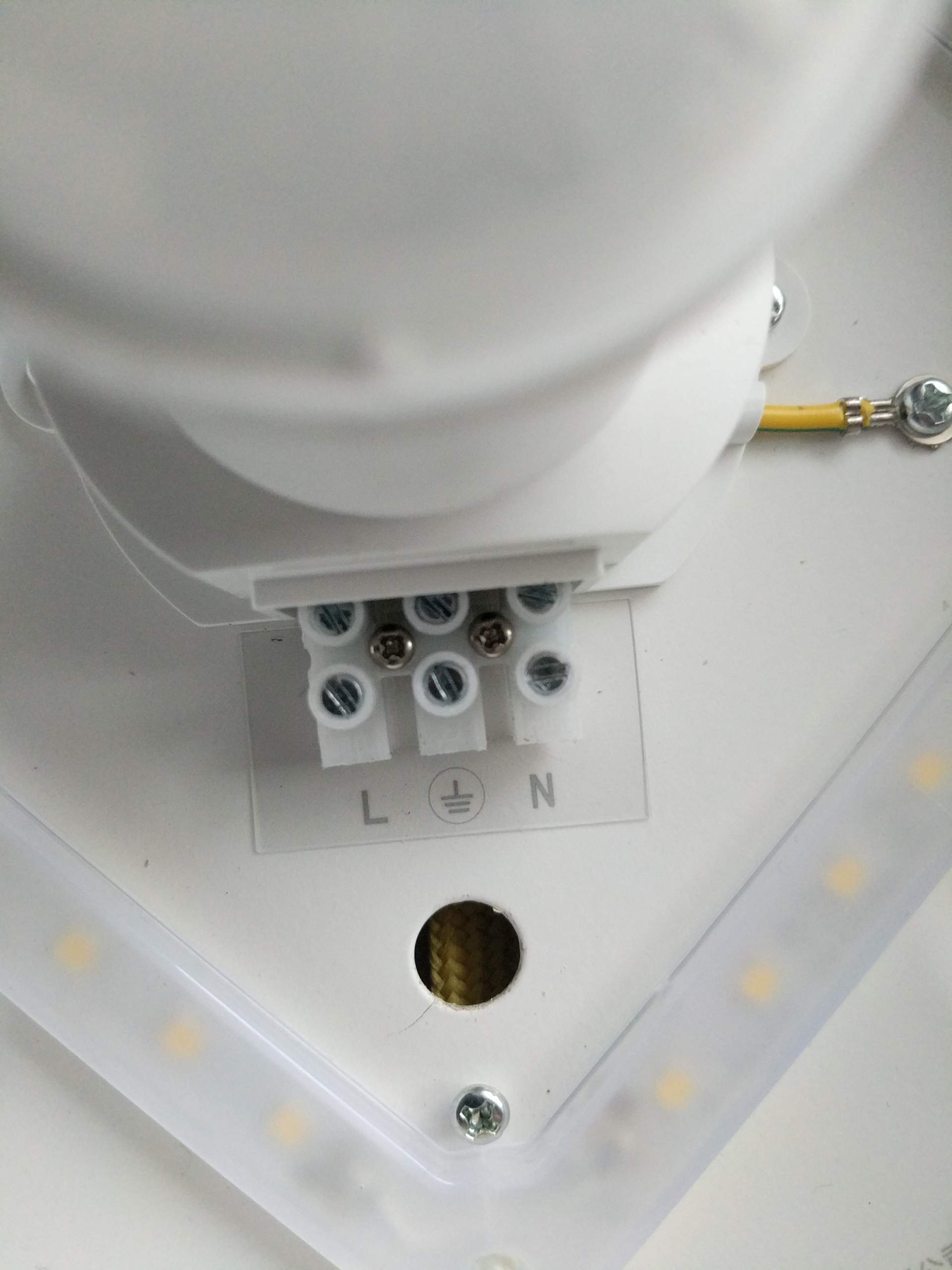 LED Deckenleuchte an nur zwei Stromadern anschließen? (Technik, Elektrik, Lampe)