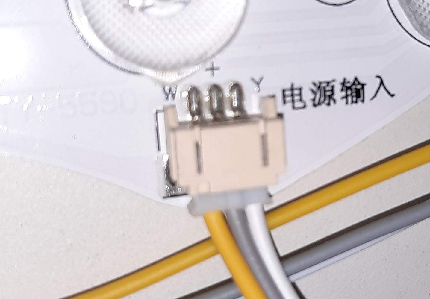 LED Leuchte mit 2 Minuspolen - wie anschließen? (Computer, Technik ...