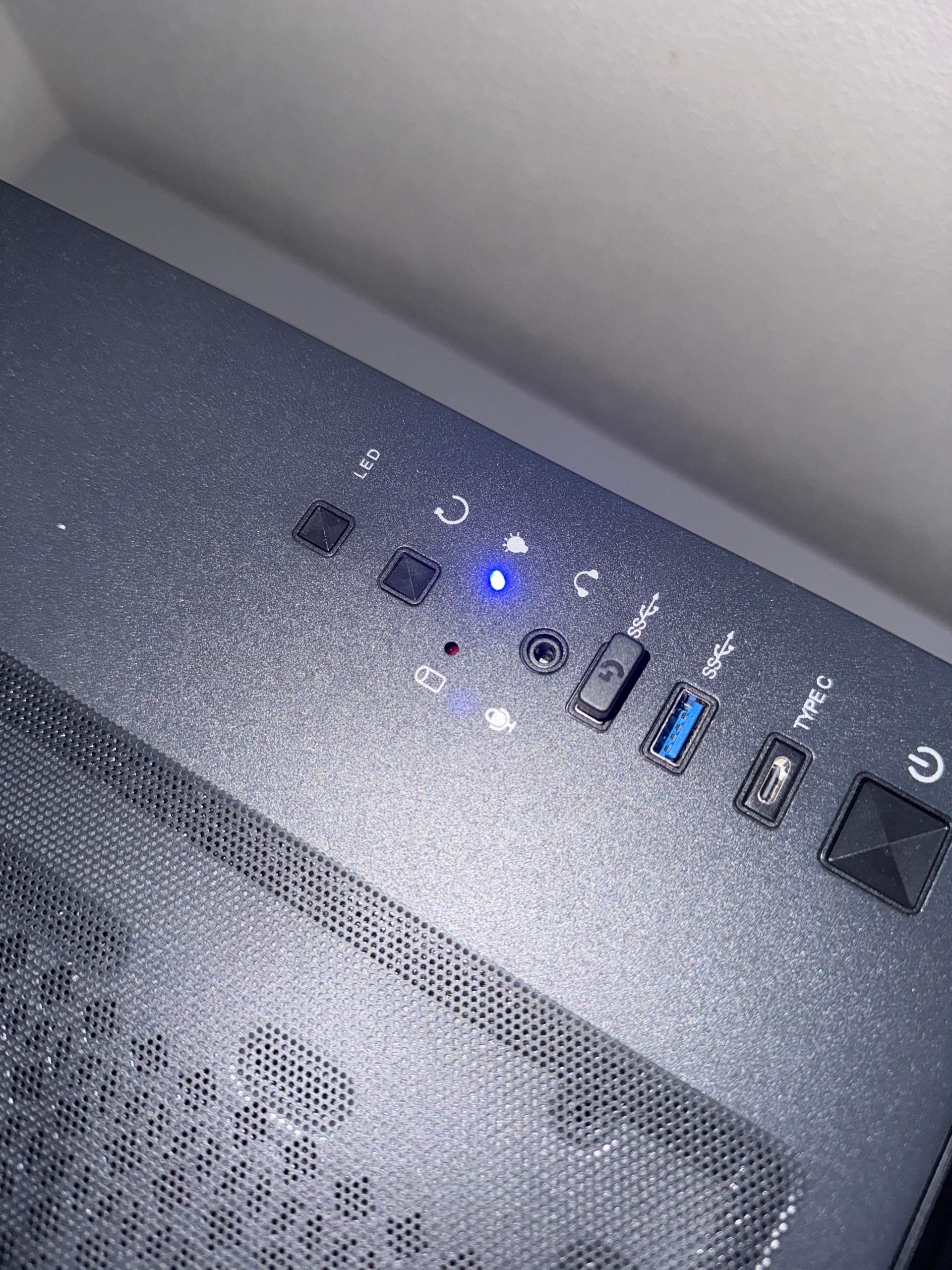 LED neben „Glühbirnen Symbol“ blinkt blau, auch wen der PC ...