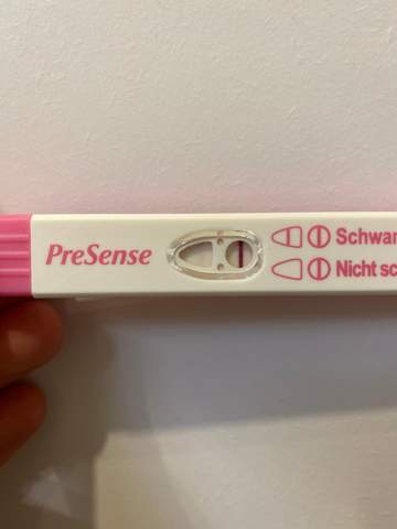 Leicht Positiver Sst Und Hellrote Blutung Schwangerschaft Schwangerschaftstest