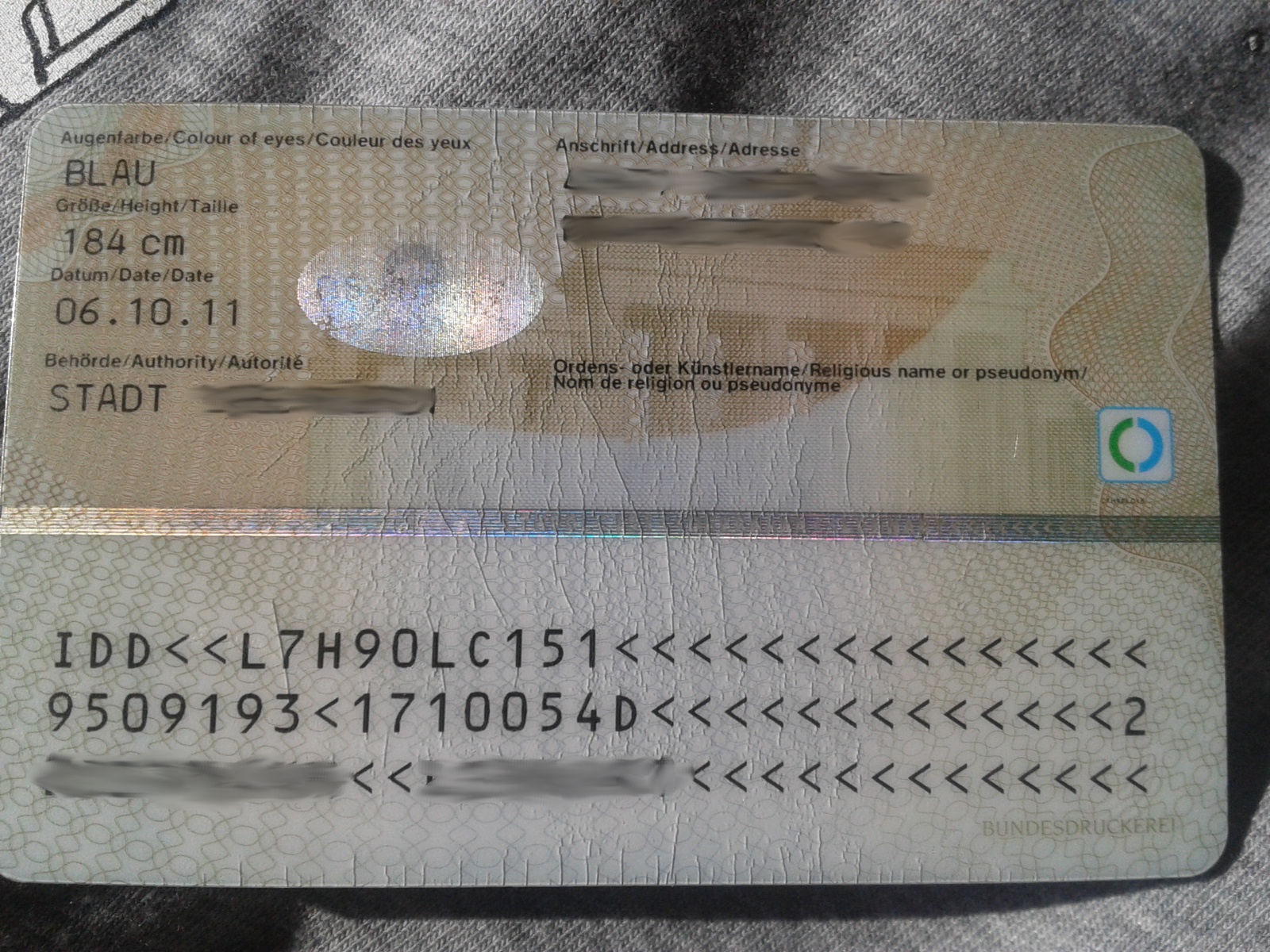 Leichte Risse im Personalausweis. Problem für Flug? (Urlaub, USA, Flugzeug)