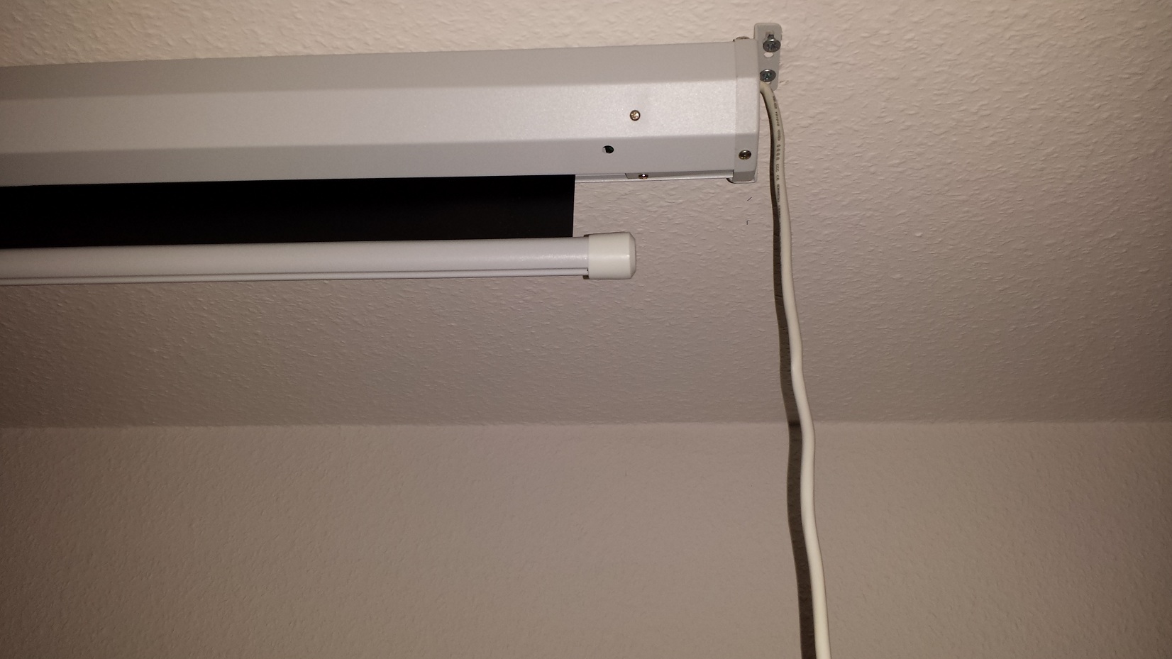 Leinwand Kabel An Wand Befestigen Heimwerken