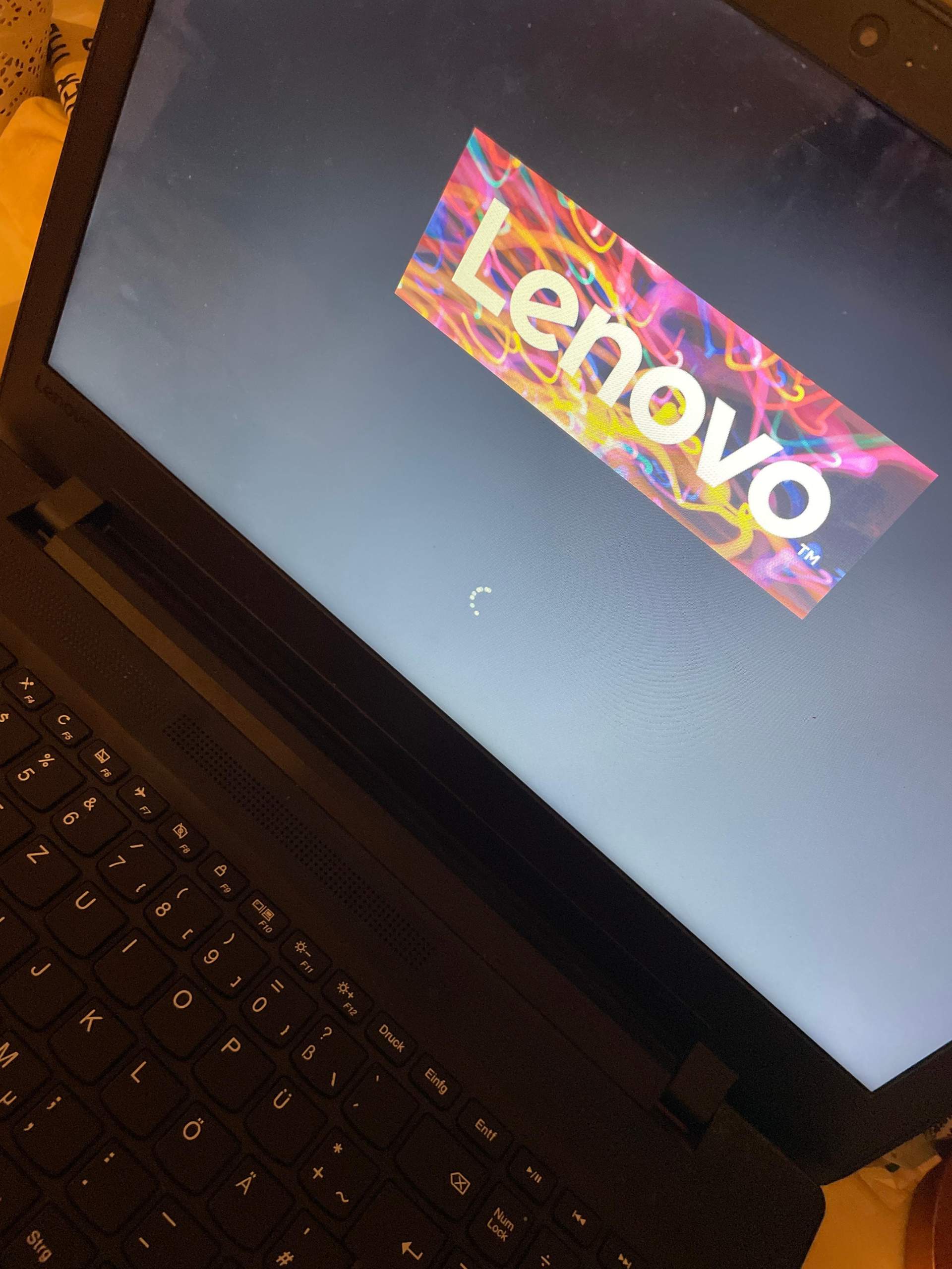 Laptop Hat Sich Aufgehängt Was Tun Lenovo Laptop hat sich nach zurücksetzen aufgehängt? (PC, Notebook, Akku)