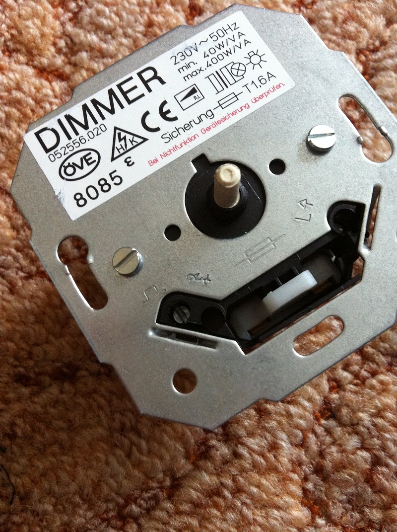 Lichtschalter durch Dimmer ersetzen (komische Schaltung) (Strom
