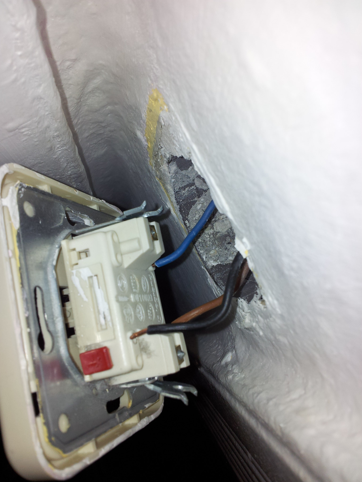 Lichtschalter: Lampen leuchten bei beiden Positionen (Strom