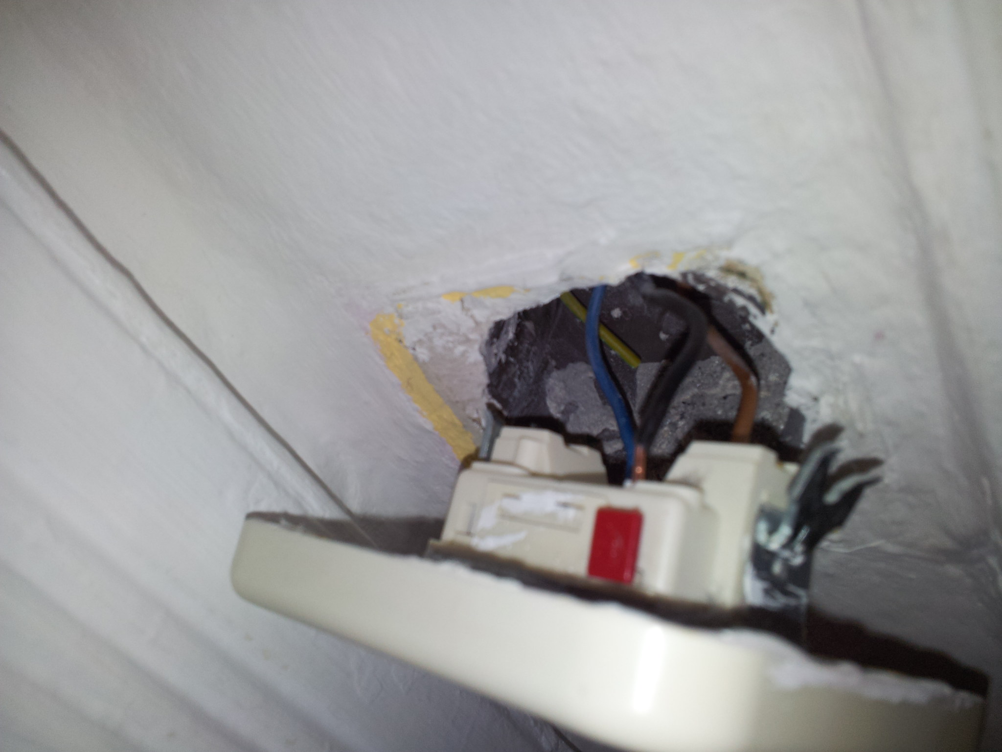 Lichtschalter: Lampen leuchten bei beiden Positionen (Strom, Elektrik