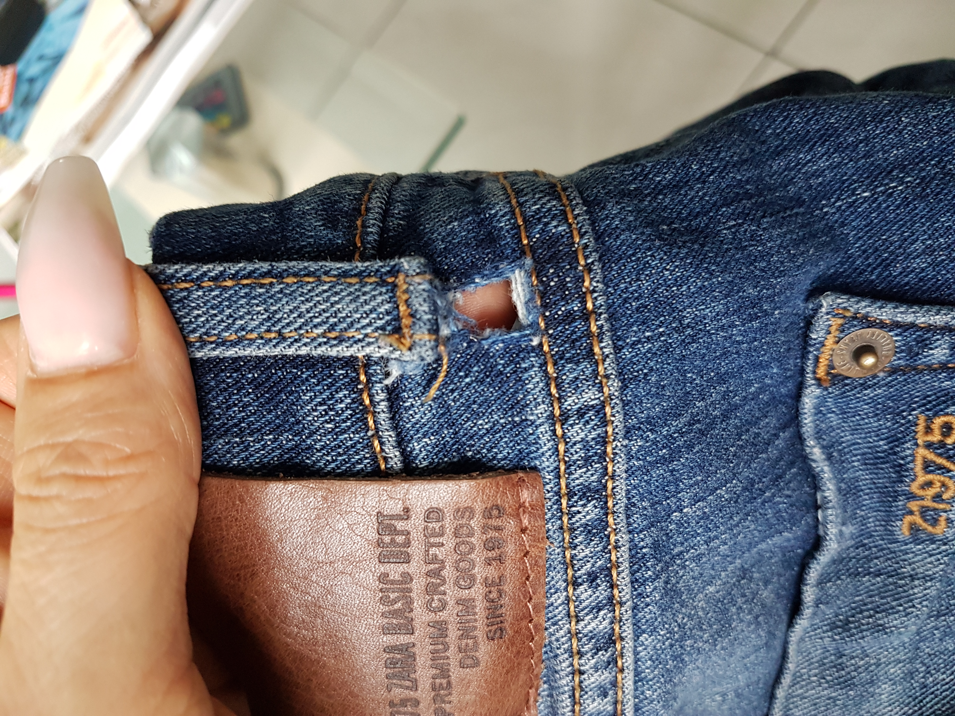 Lieblingsjeans Gurtelschlaufe Loch Computer Reparatur Schneider