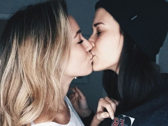 Frauen sex lesbische beim Arschlesbentrio beim