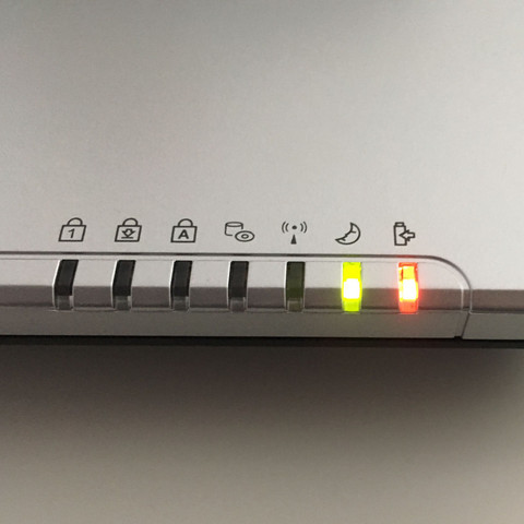 Die zwei LEDs blinken dann immer - (Computer, Software, Hardware)