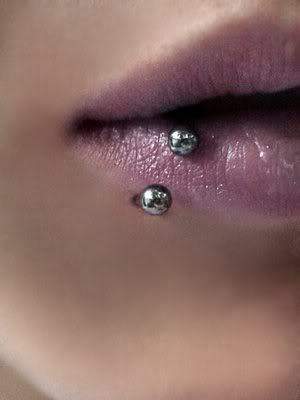 Lippenpiercing Tochter fast 16. Risiken Kosten Bild Piercing Lippe Risiko
