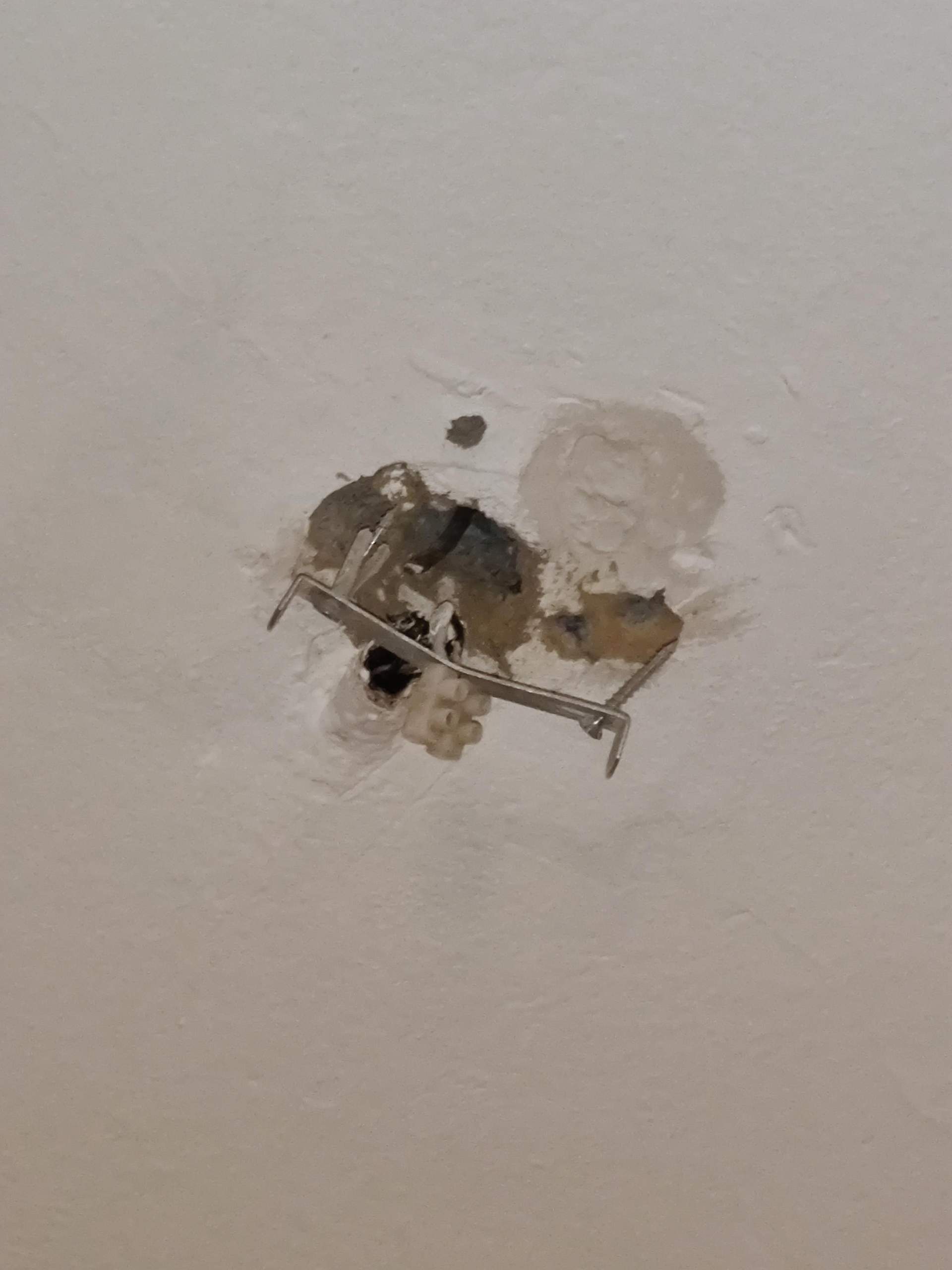 Loch in der Decke schließen? (Elektrik, Kabel, Lampe)