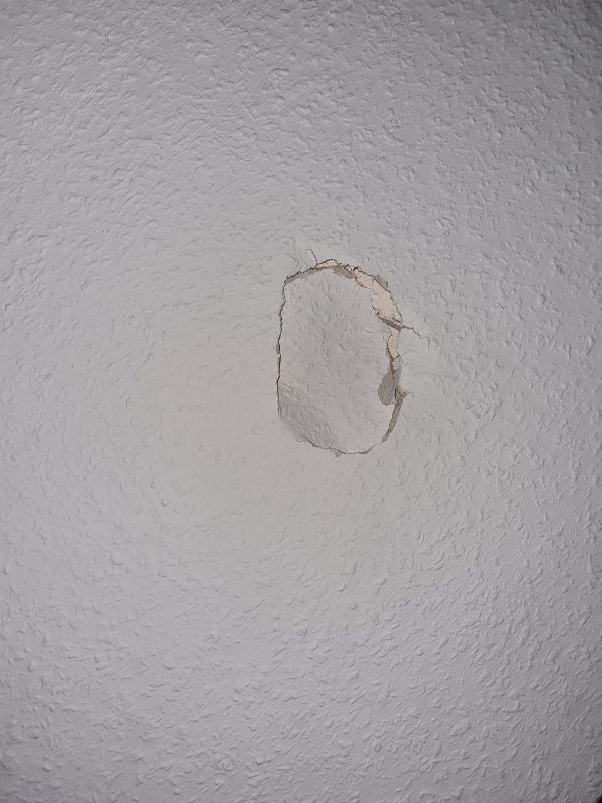 Großes Loch In Der Wand Reparieren Loch in der Wand reparieren? (Haushalt)