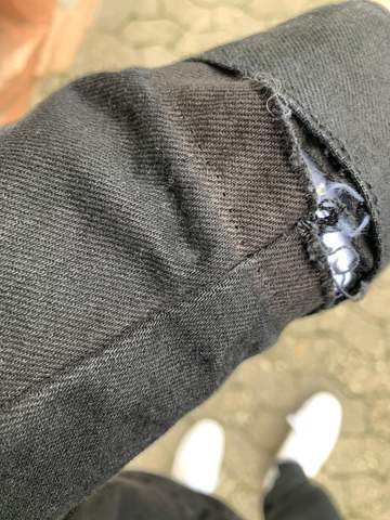 Loch In Jeansjacke Kleidung Nahen Reparieren