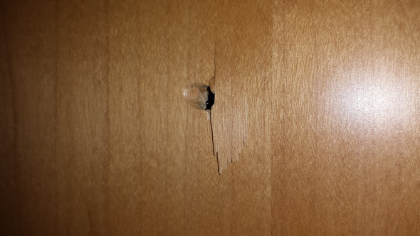 Loch in holztür reparieren Loch in holztür reparieren