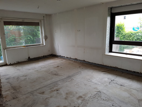 Locher Durch Verlegung Der Heizungsrohre Unterputz Wieder Verputzen Verspachteln Gipsen Waermedaemmung