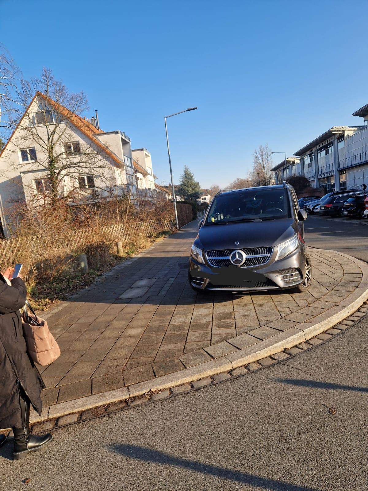 Lohnt es sich Einspruch auf Verwarnung wegen Parken auf dem Gehweg zu