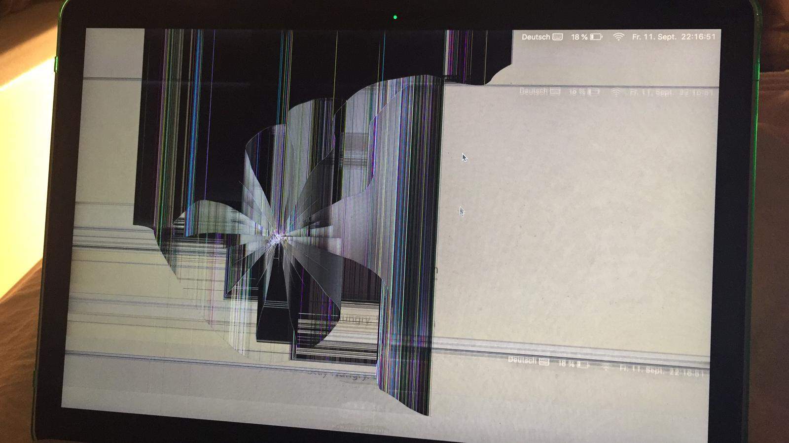 MAc book pro hat streifen was tun? Technik, Apple)