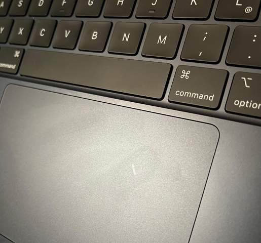 MacBook Air Trackpad Fleck oder Kratzer entfernen?