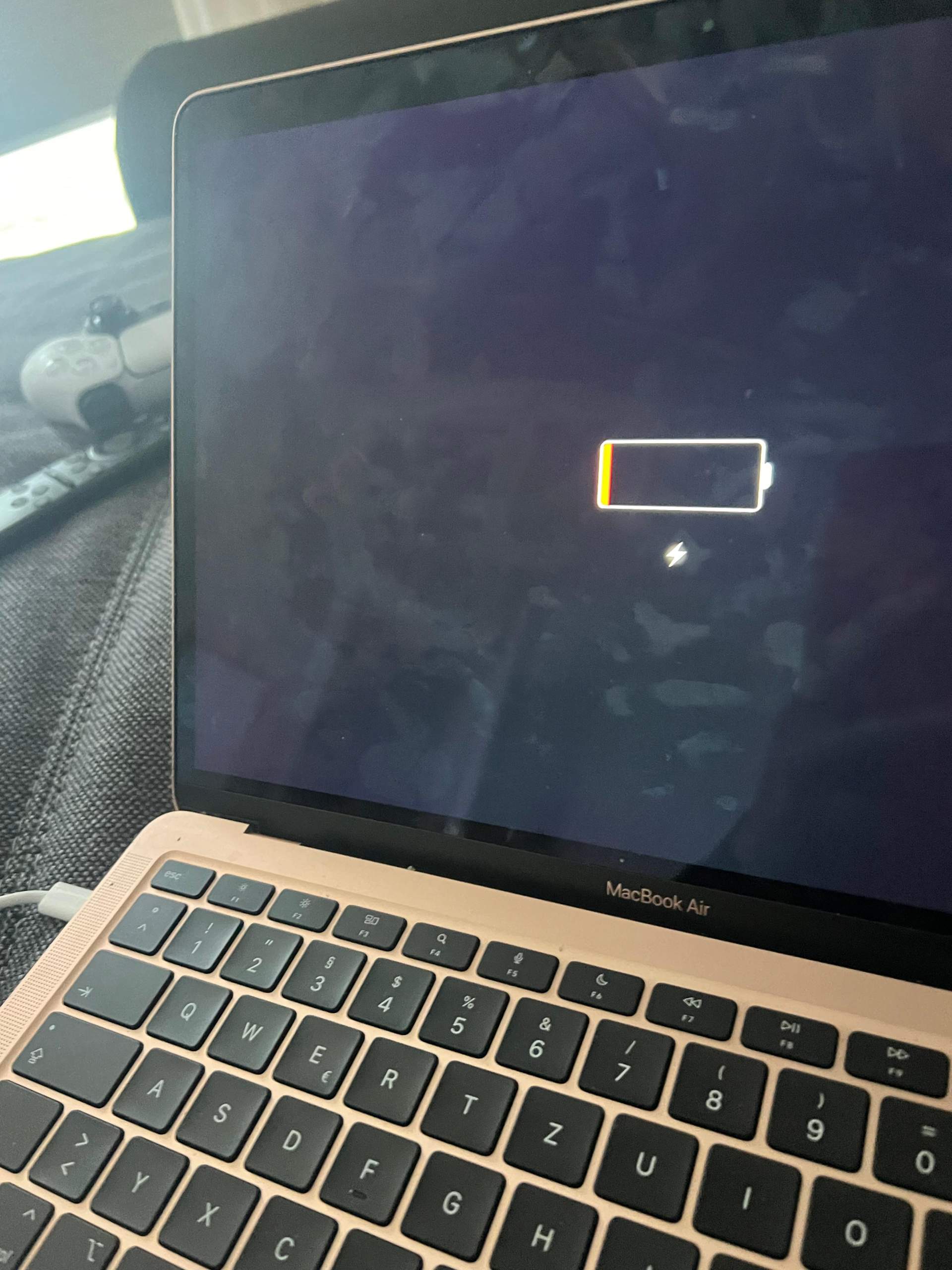 MacBook lädt nicht auf das wird angezeigt? (Apple, Notebook, Akku)
