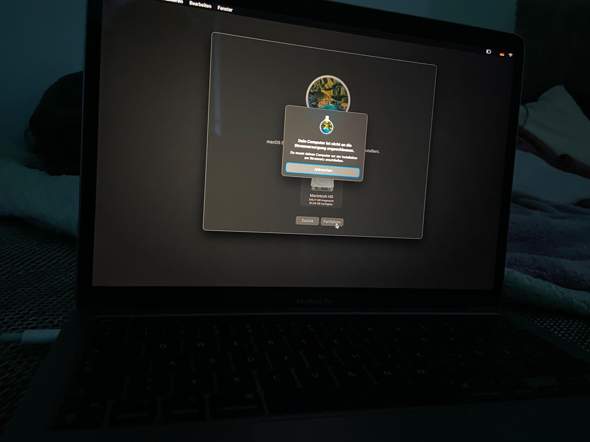 MacBook Pro M1 erkennt ladekabek nicht und startet ständig neu?