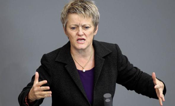 Renate Künast, Feministin - (Aufzug, Politikerin)