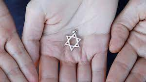 Macht dich der jüdische Glaube in deinem Leben glücklich und fröhlich, oder wartest du auf eine Belohnung nach dem Tod, weil du dich an die rel. Regeln hältst?