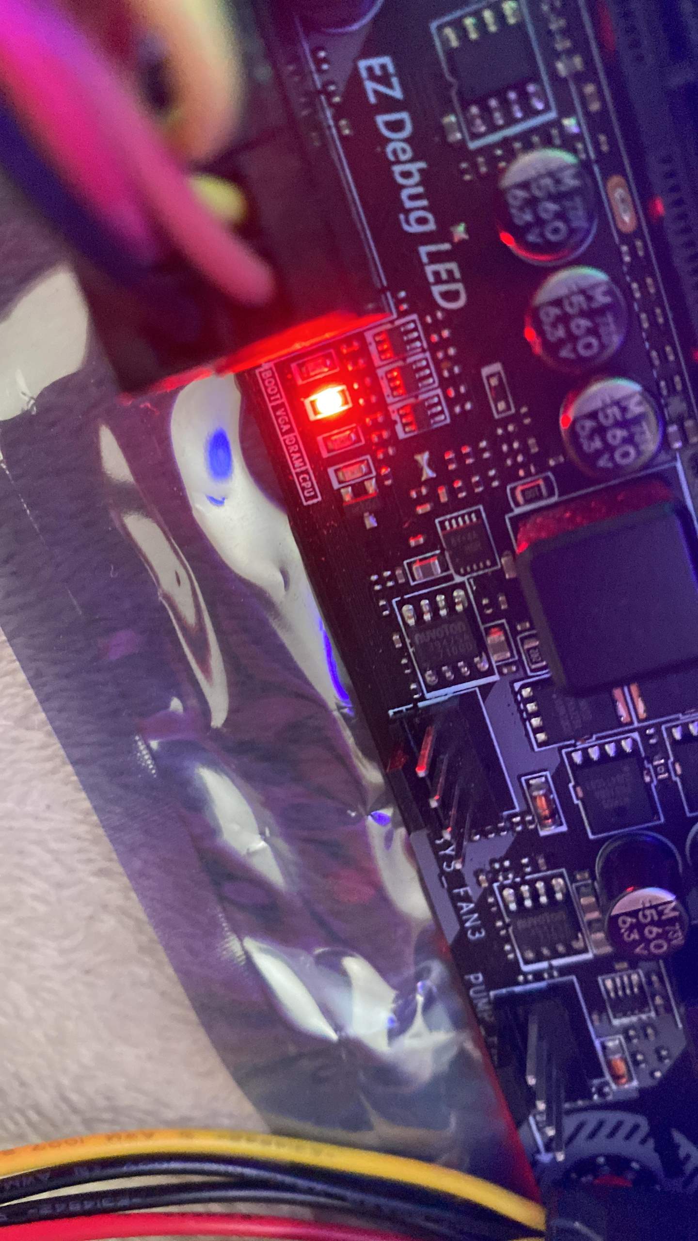 Mainboard vga led leuchtet rot? (Gaming PC, CPU, AMD)