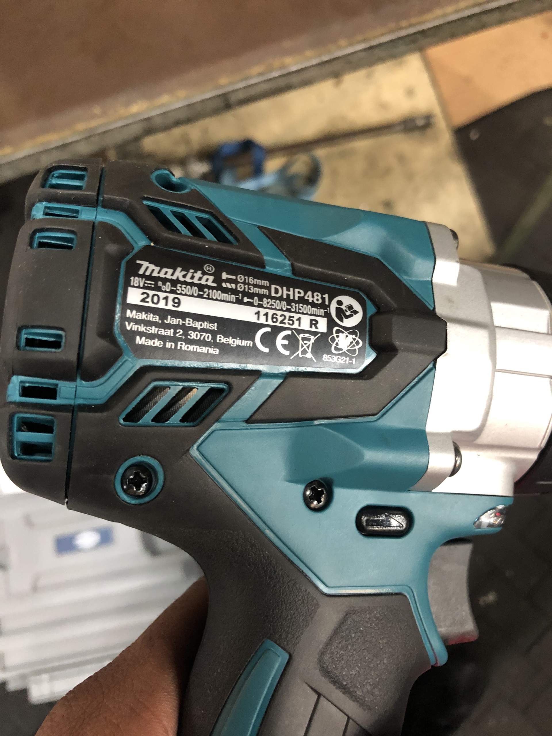 Makita Ladegerat Leuchtet Rot Und Grun