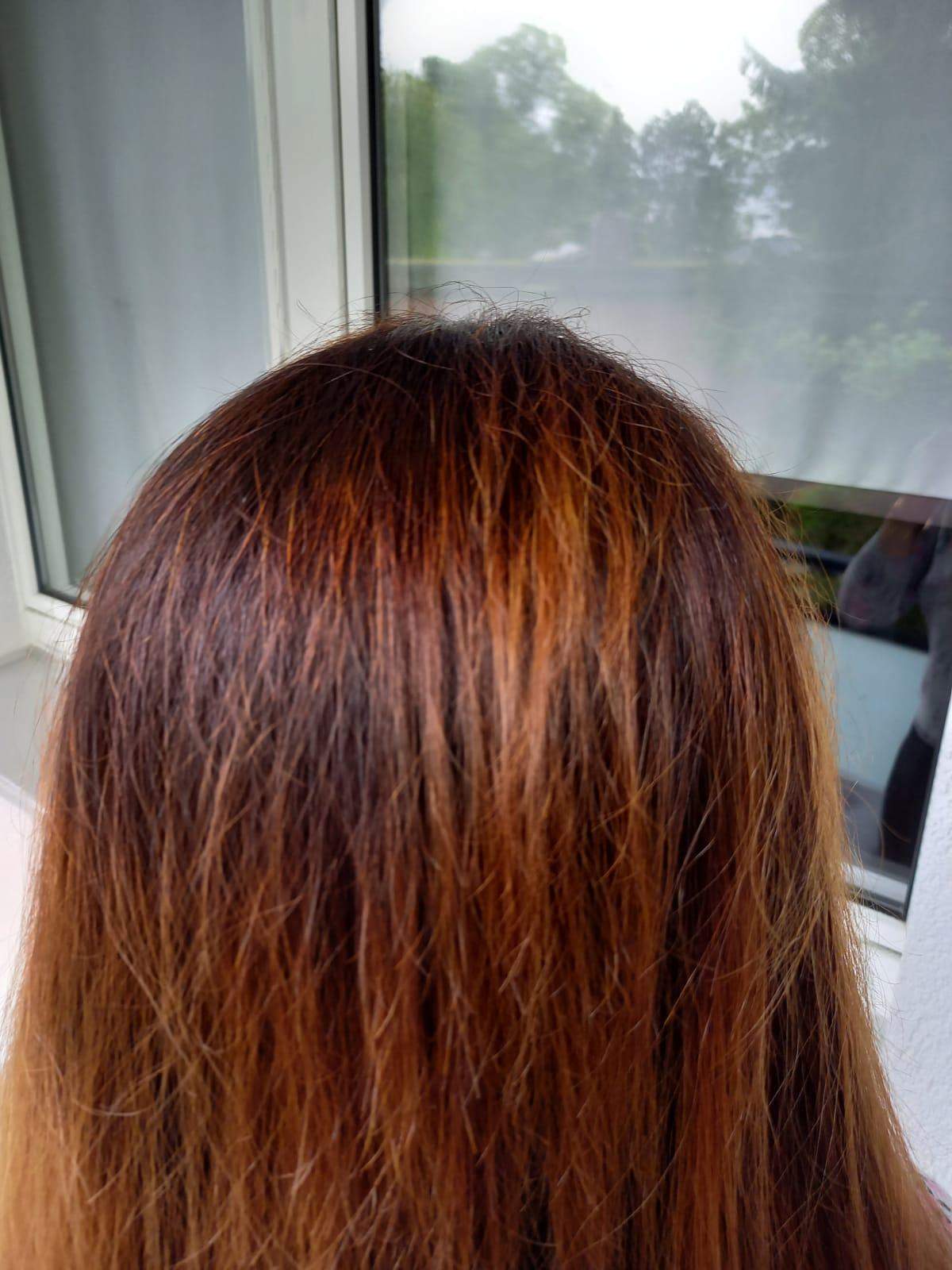 Mein Friseur hat mir die Haare versaut ,darf ich selbst überfärben bevor ich wieder hingehe?