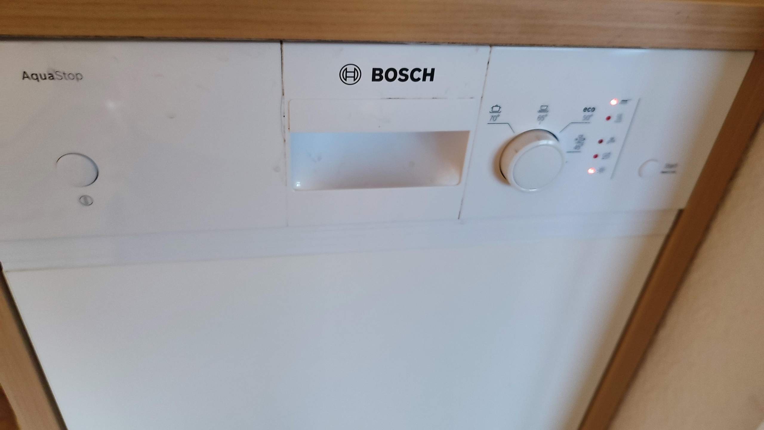 Mein Geschirrspüler macht nur das vorspülen! Danach Leuchtet das Wasserhahn Symbol! Was kann das