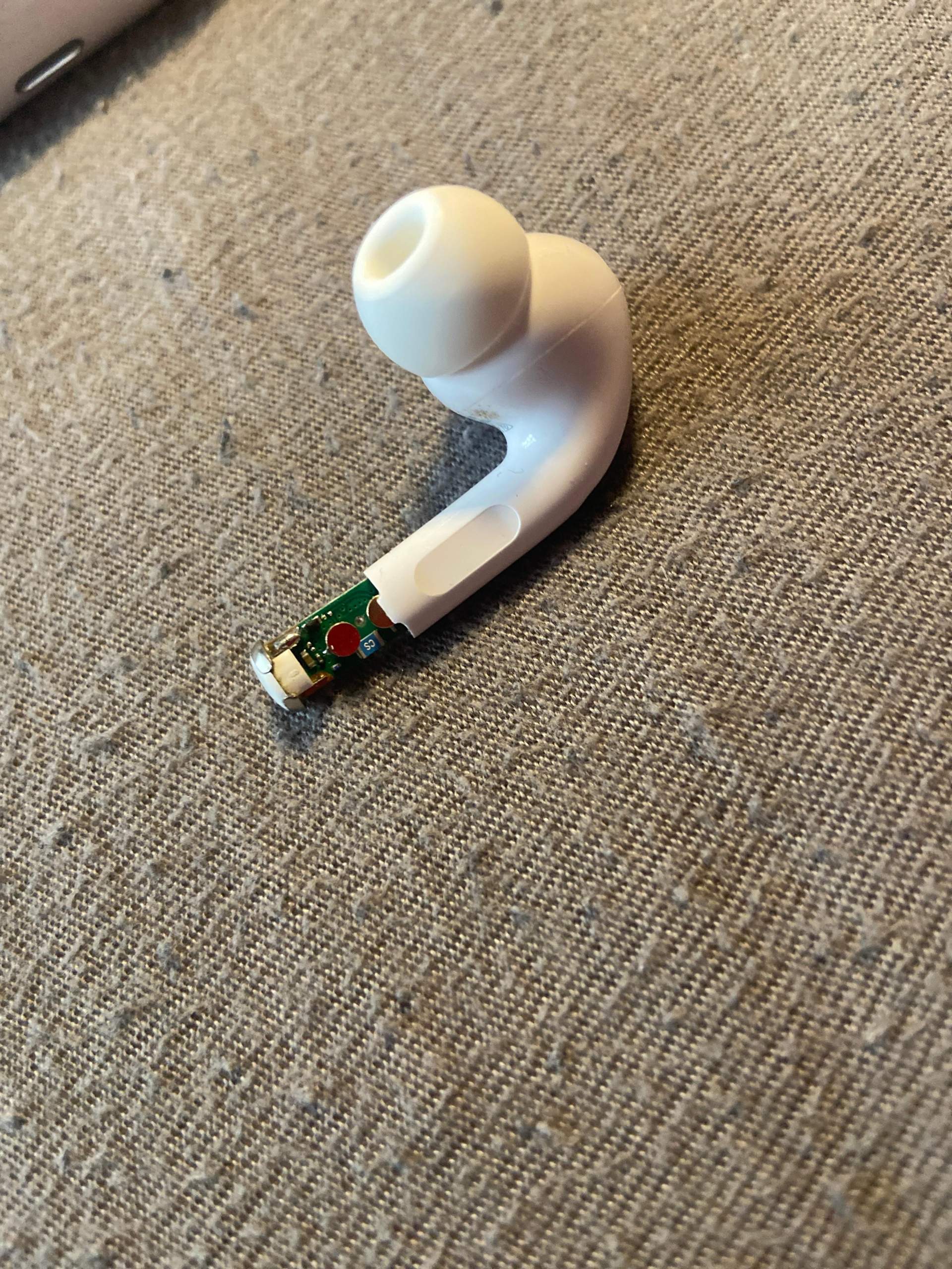 Airpod Pro Eine Seite Geht Nicht Mein linker AirPod geht nicht mehr an und ist unten locker? (Apple