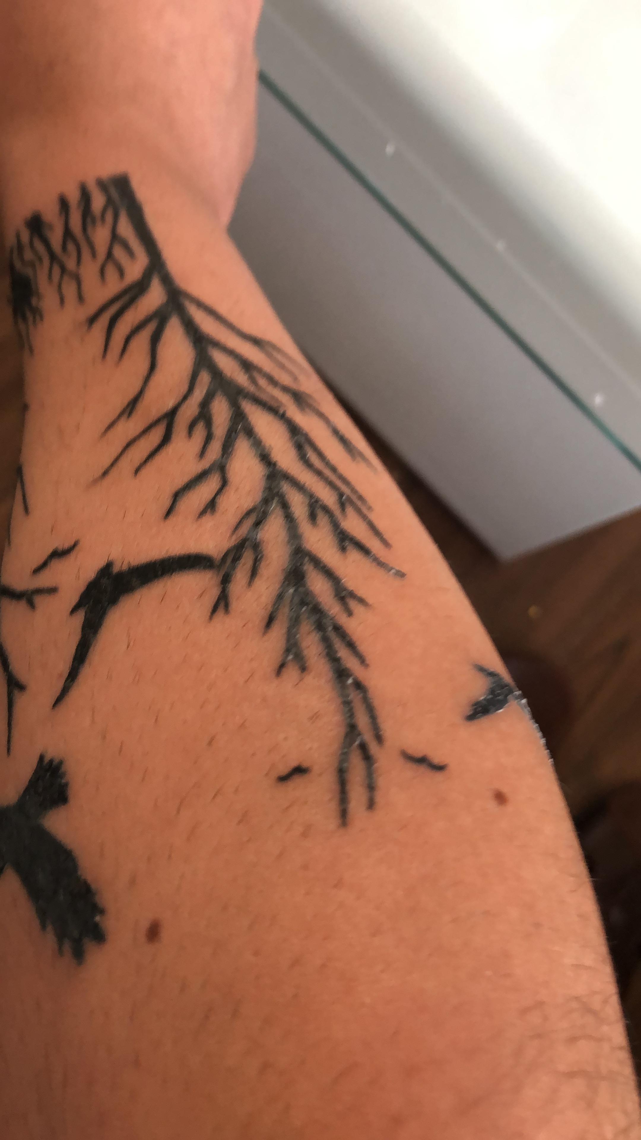 Mein neues tattoo blättert ab ist das normal? (Farbe)
