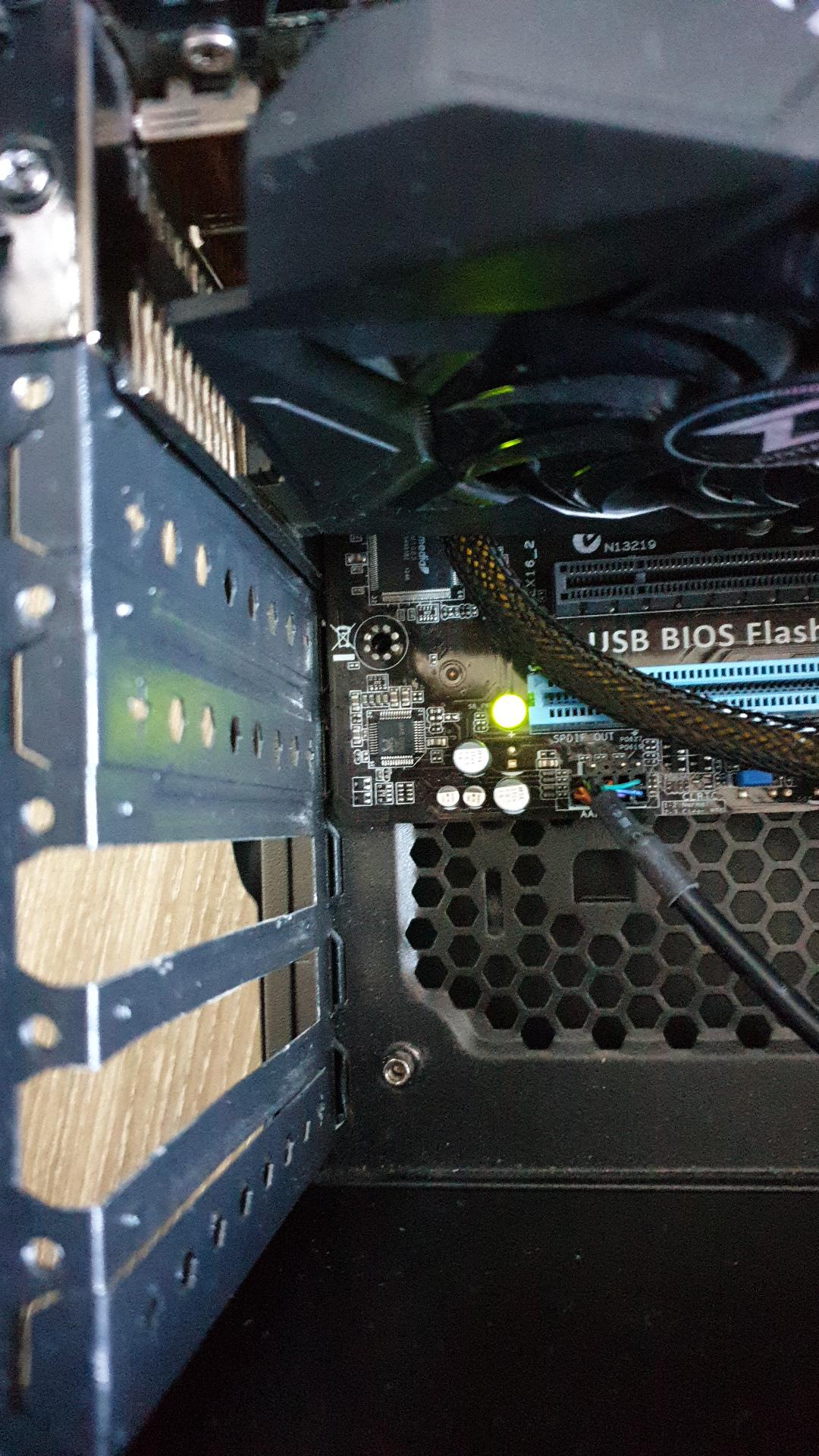Mein PC geht nicht an wenn man auf anschalte Knopf drückt geht LED an