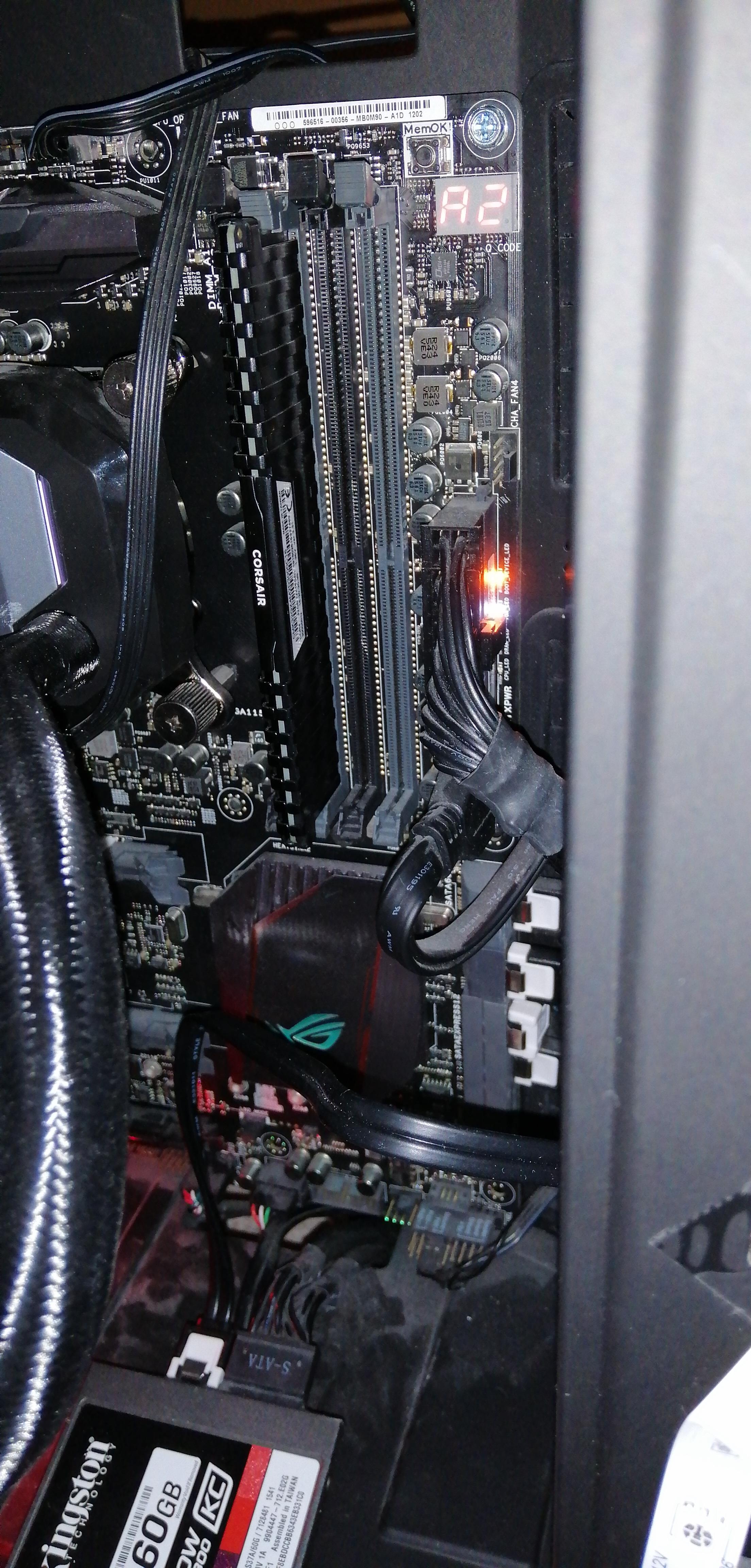 Mein Pc zeigt kein Bild und das Boot device led leuchtet orange woran